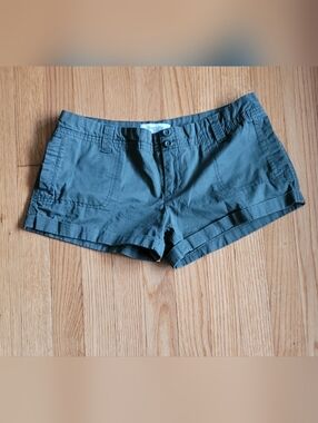 Vintage Olive Green Utility Shorts- Size: 6- NWOT!!!!
